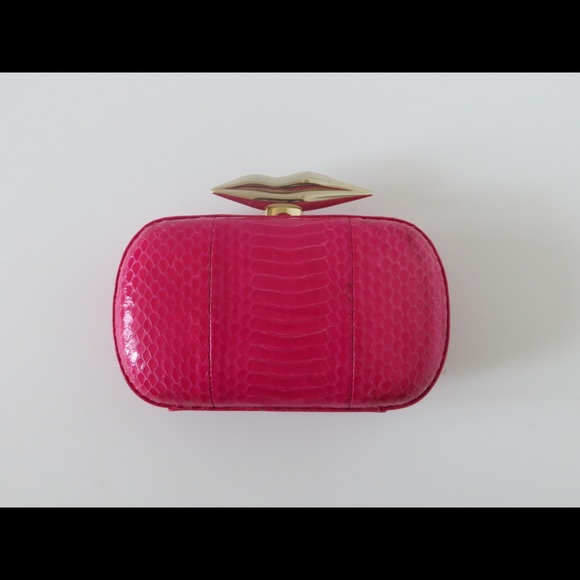 ❌SOLD❌DVF Flirty Lips Minaudière in Snakeskin - Picture 2 of 4